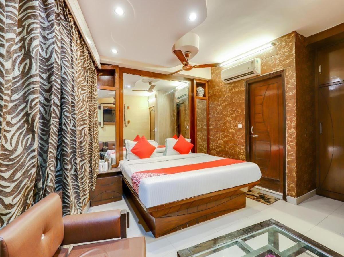 Hotel Roma Deluxe - New Delhi Railway Station Exterior photo